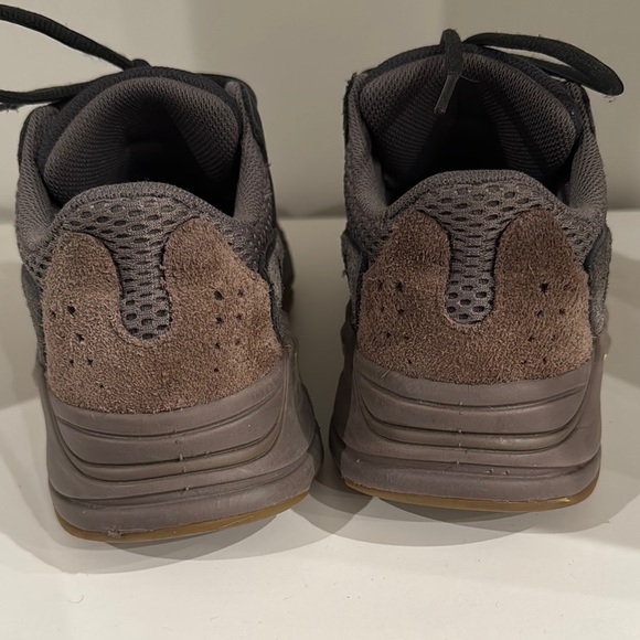Yeezy Boost 700 “Wave Runner” - Picture 2 of 5